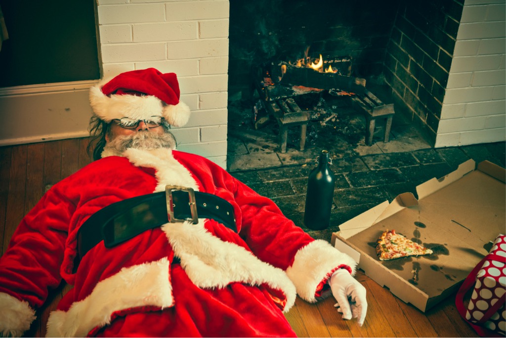 bad-santa-drunk-and-passed-out-picture-id155380967